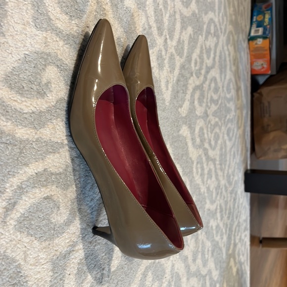 Cole haan kitten heels, size 6.5, brown patent - Picture 2 of 5